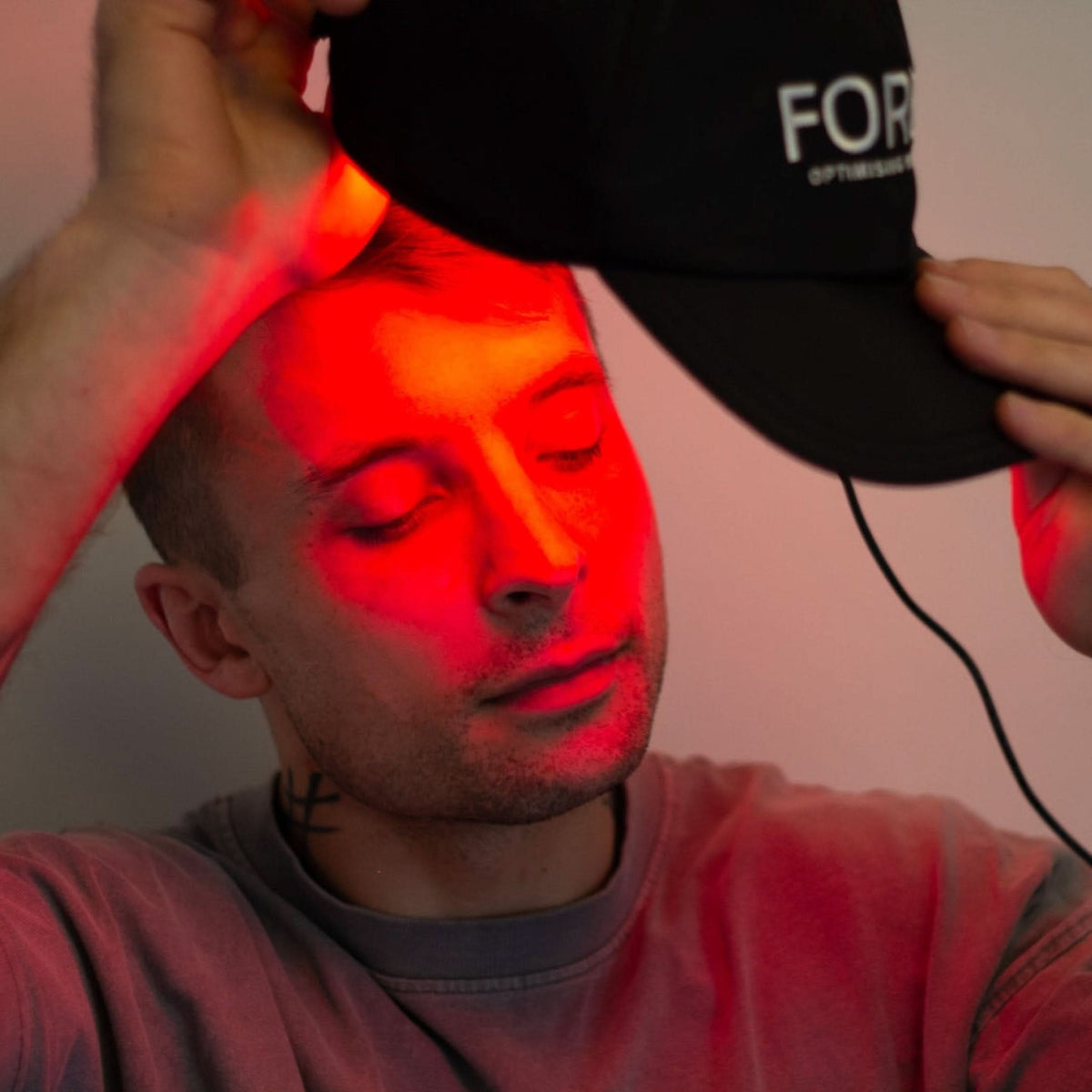 LED-caps med rødlys – for tykkere og sunnere hår | Forge – Forge ...